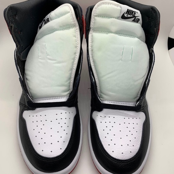 Air Jordan 1 High OG Satin Black Toe - Picture 3 of 5